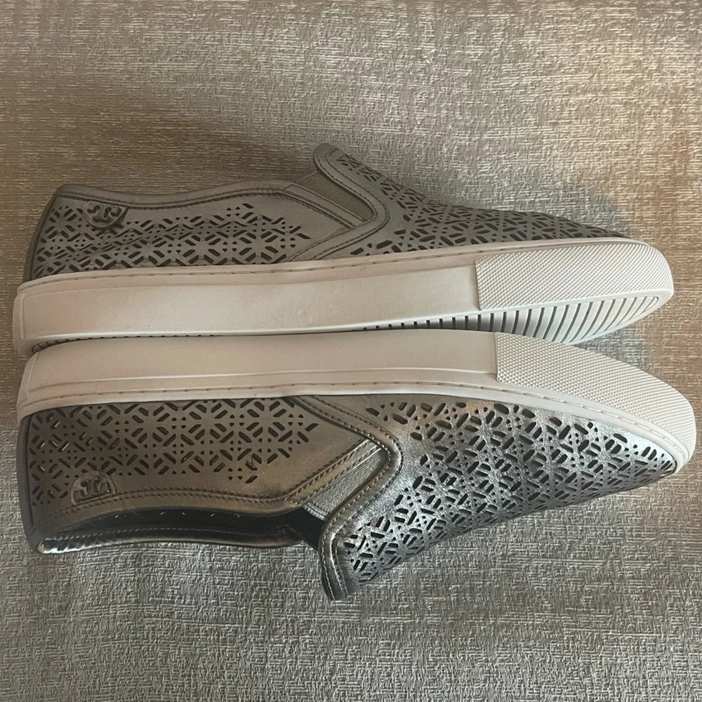 Tory Burch Lennon Laser Cut-Out - Picture 4 of 9